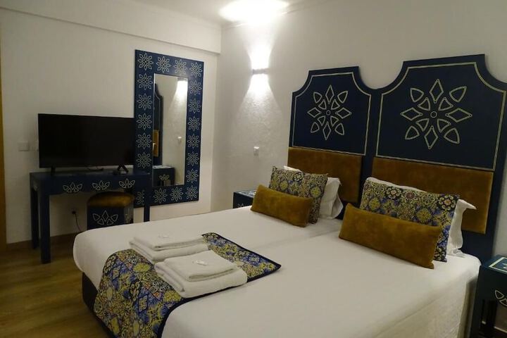 Room 12 of 32