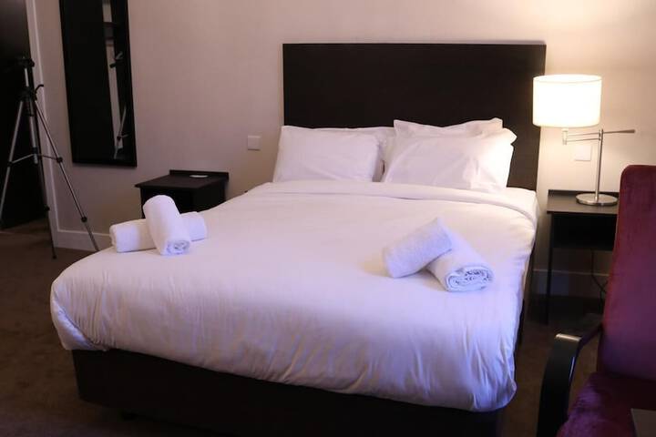 Room 9 of 14
