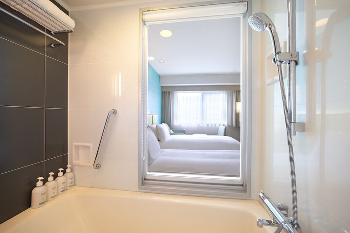 Room 21 of 37