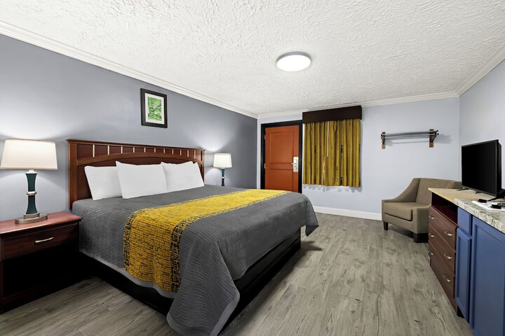 Standard | King Bed (5 of 14)
