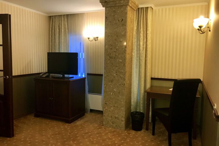 Room 8 of 68