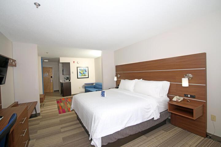 Standard King Bed Accessible (5 of 11)