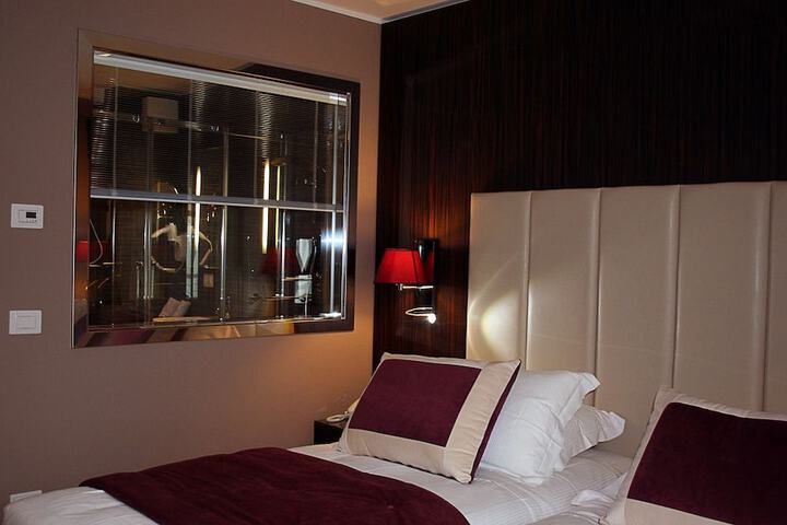 Room 7 of 71