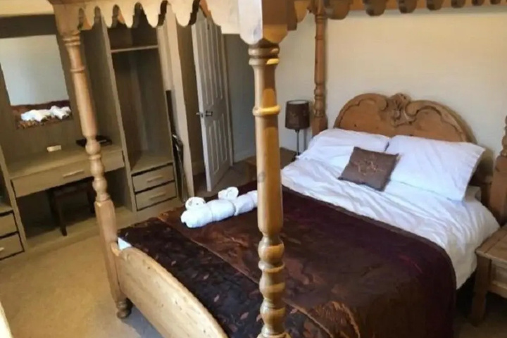 Room 2 of 9