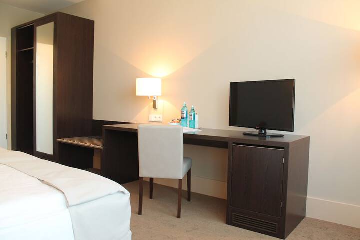 Room 17 of 46