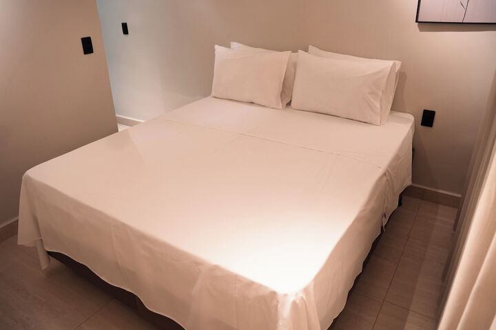 Room 9 of 37