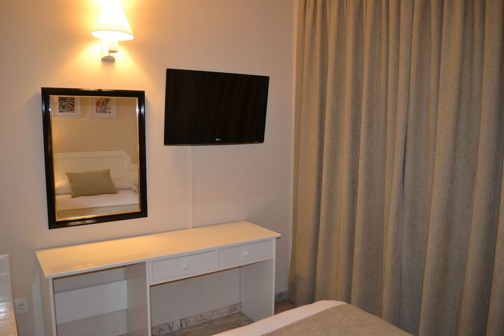 Room 8 of 70