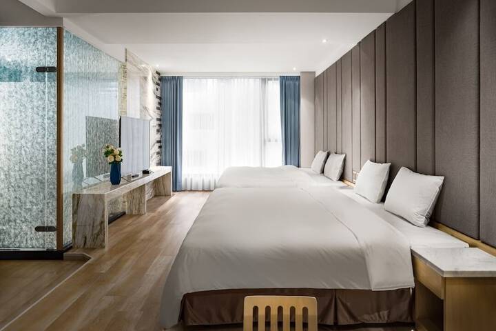 Room 12 of 50