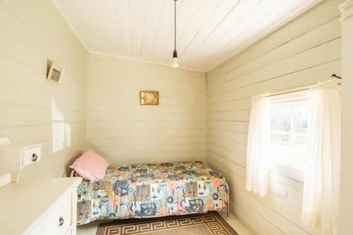 Room 5 of 12