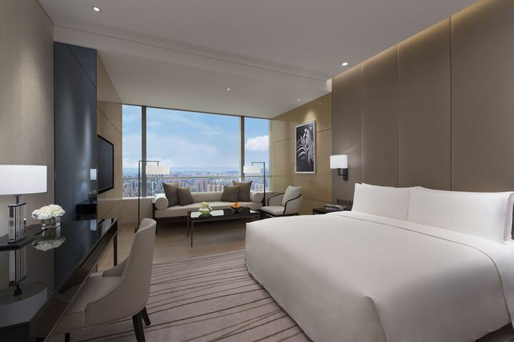 Room 8 of 85