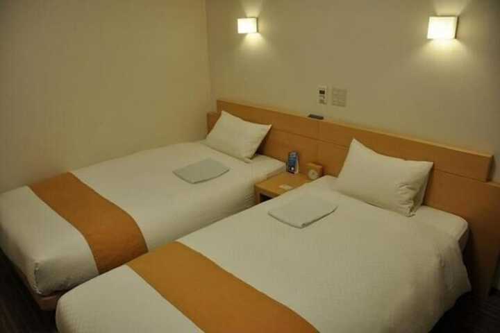 Room 7 of 32
