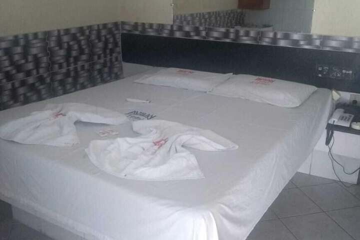 Room 4 of 6