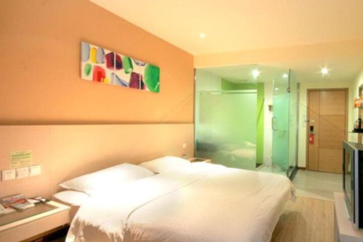 Room 3 of 7
