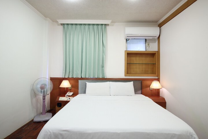 Room 18 of 74