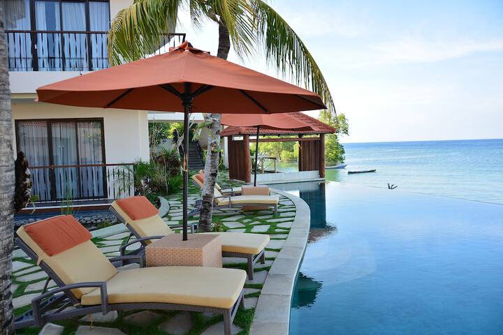 Pools & Facilities