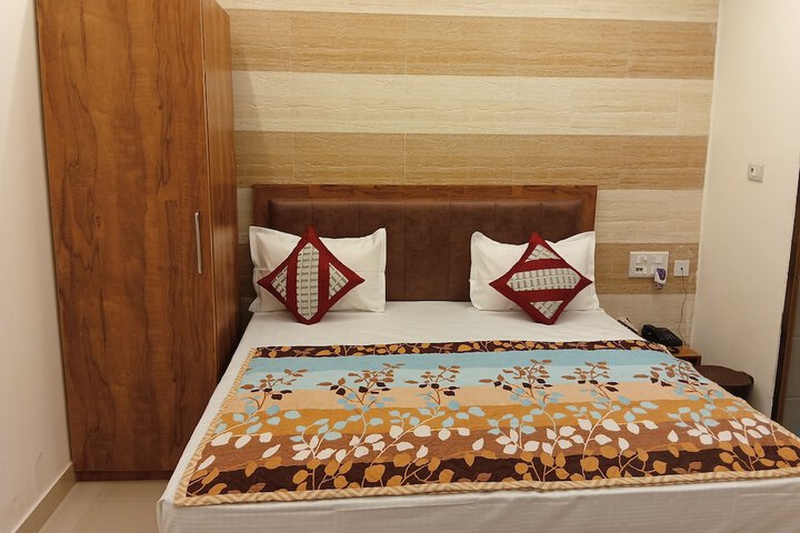 Room 6 of 15