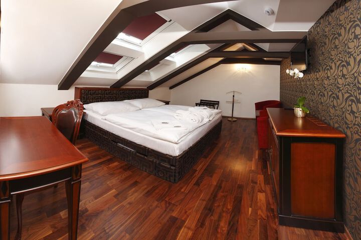 Room 9 of 53