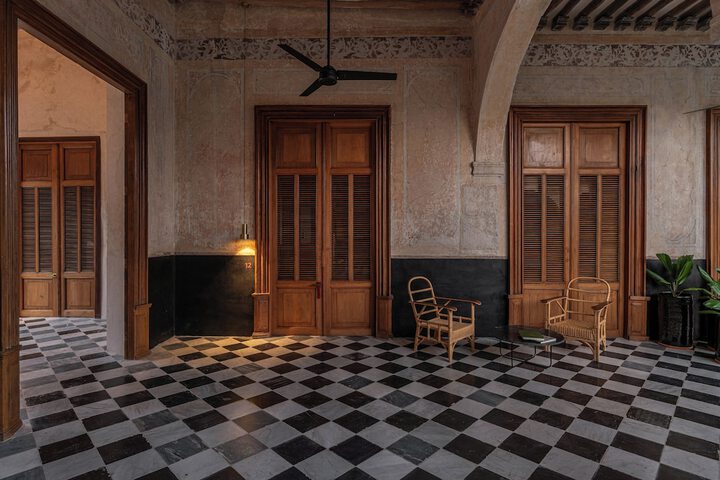 Ballroom/Hall 71 of 76
