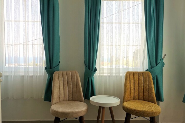 Room 10 of 33
