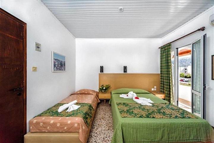 Room 7 of 16