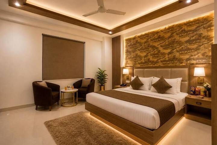 Room 8 of 14