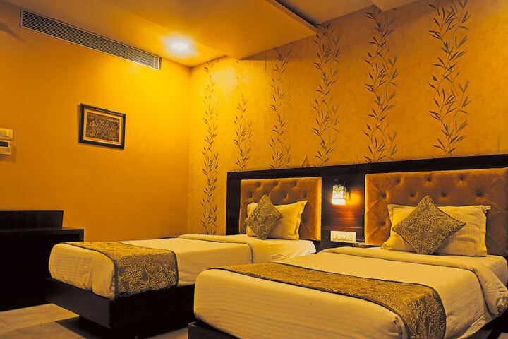 Room 9 of 23
