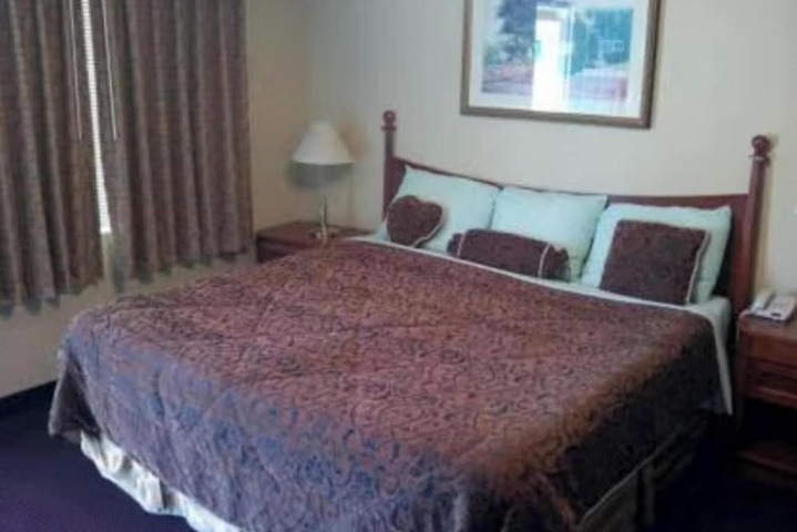 Room 9 of 13