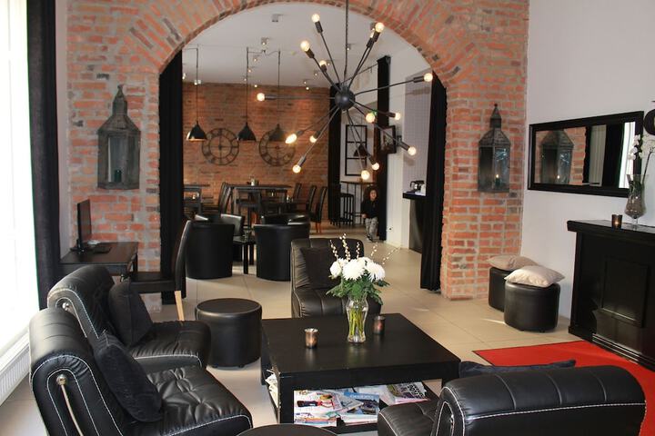 Lounge 62 of 66