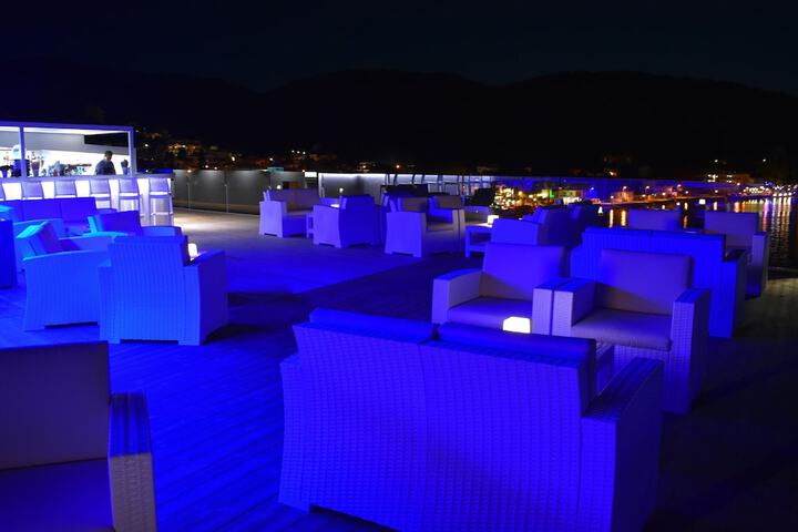 Lounge 60 of 79