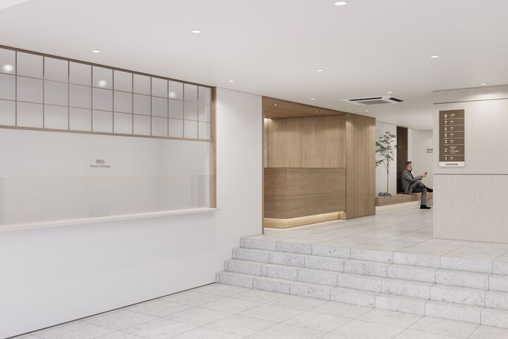 Entrance & Lobby