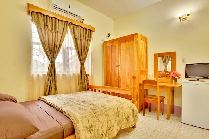 Room 5 of 18