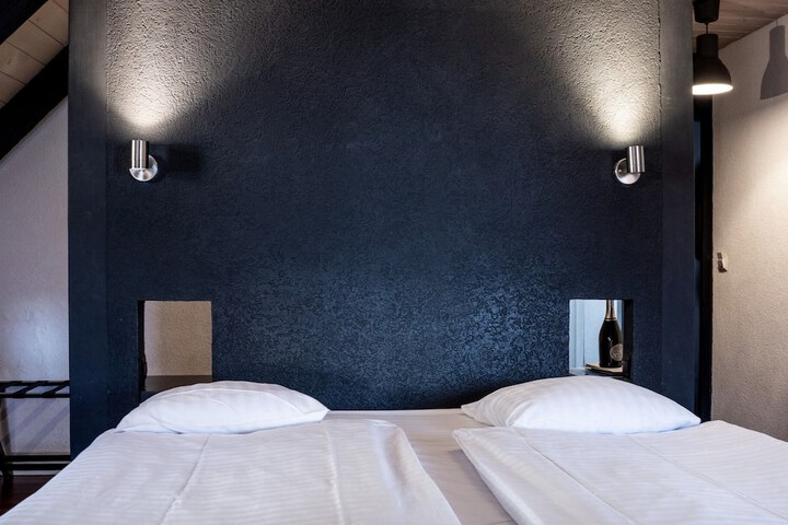 Room 18 of 114