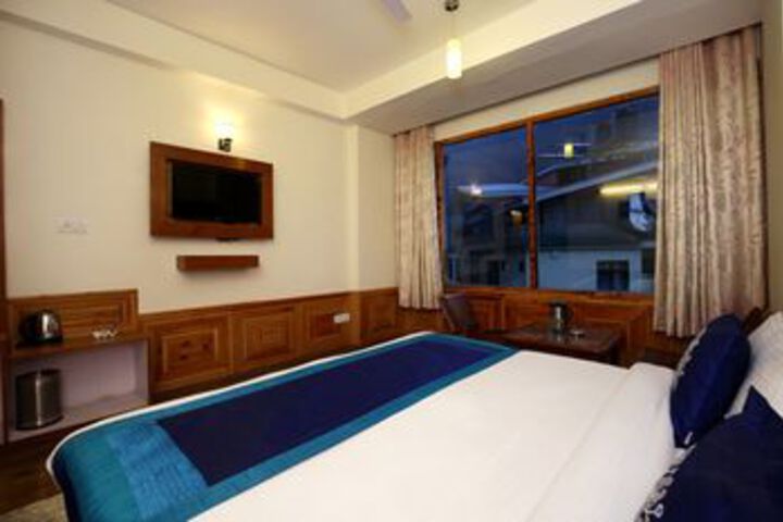 Room 11 of 25