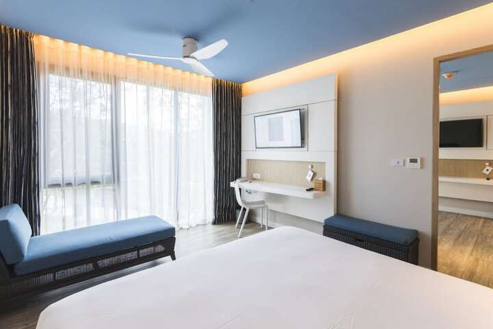 Room 14 of 175