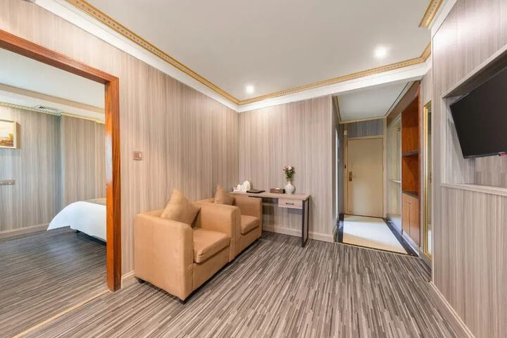 Room 6 of 39