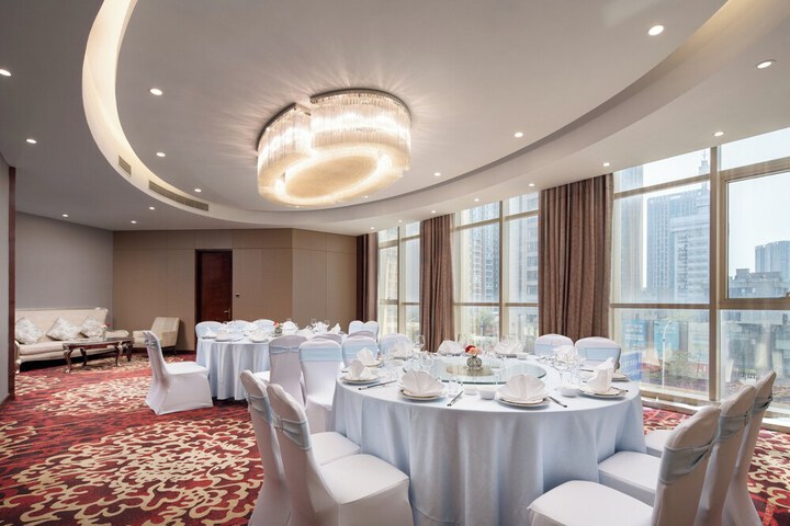 Ballroom/Hall 116 of 143