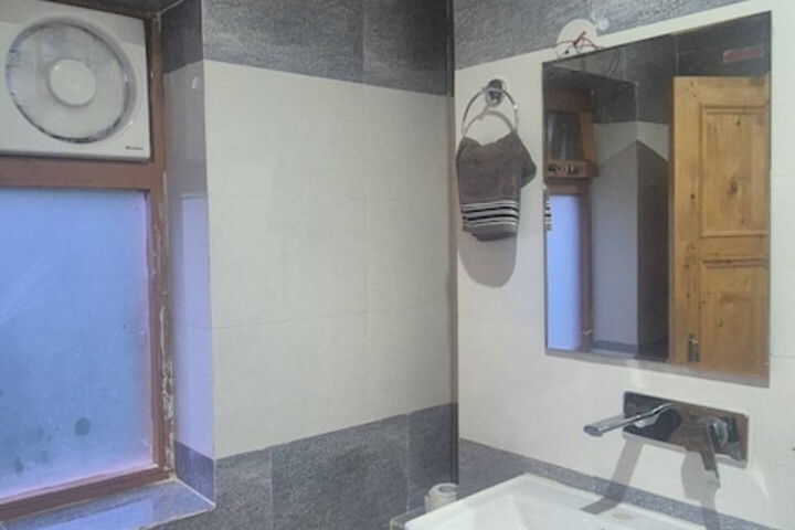 Room 16 of 19