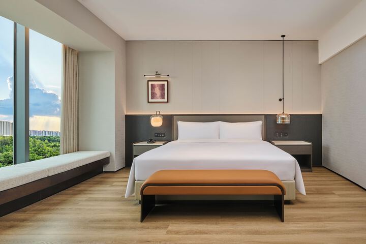 Room 15 of 93