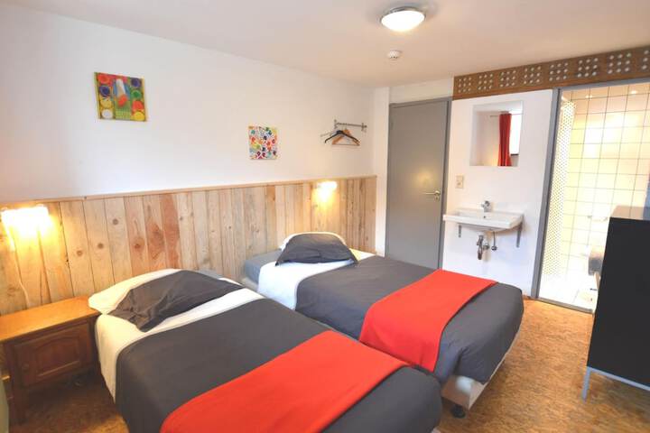 Room 10 of 44