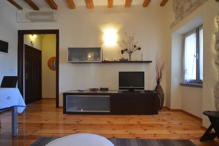 Room 3 of 10