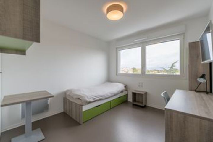 Room 4 of 13