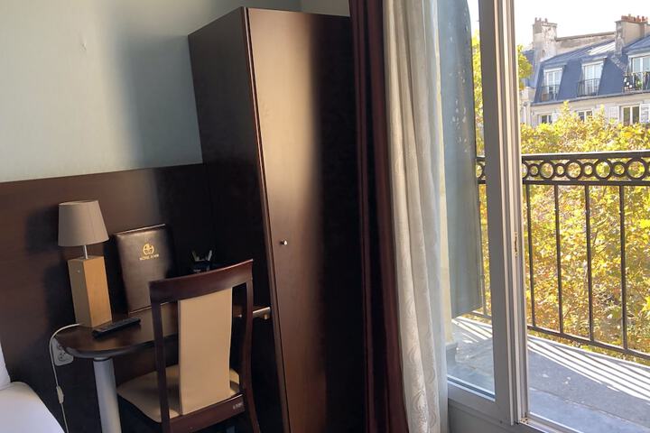 Room 14 of 37