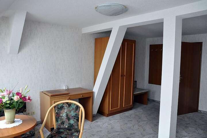 Room 9 of 23