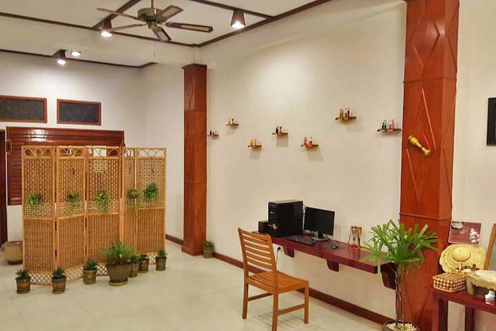 Business Center 17 of 28