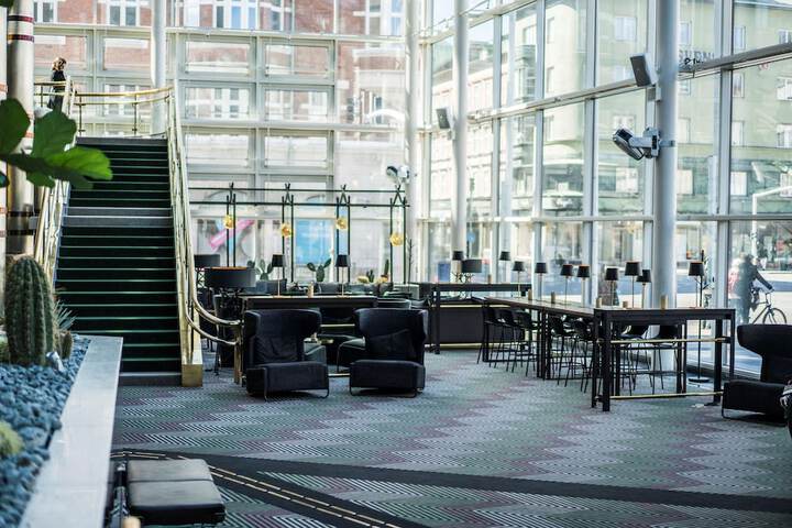 Entrance & Lobby