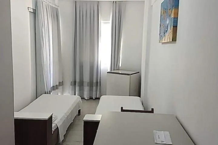 Room 5 of 10