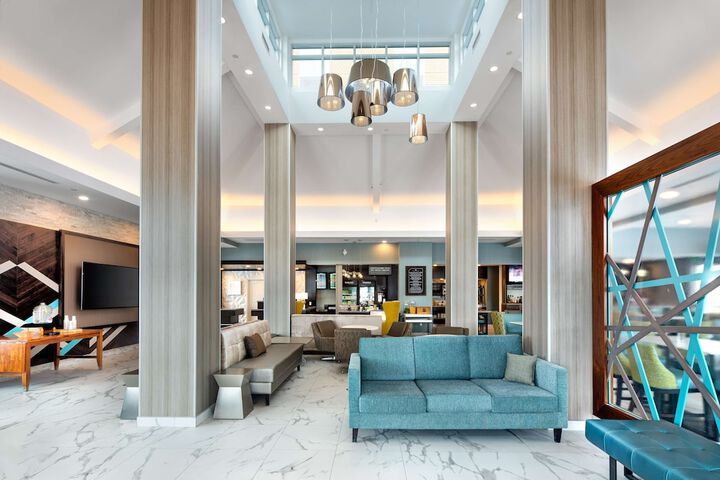 Entrance & Lobby