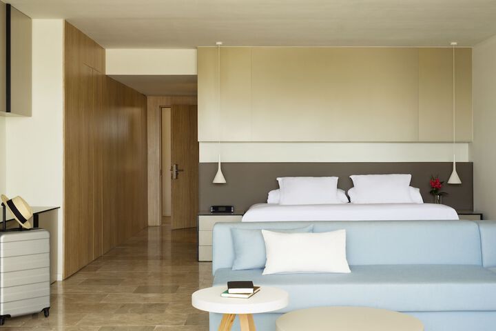 Room 4 of 61