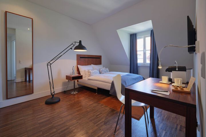 Room 16 of 36