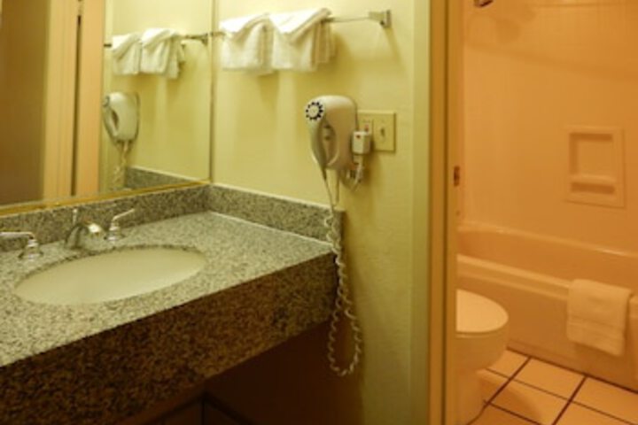 Room 46 of 138